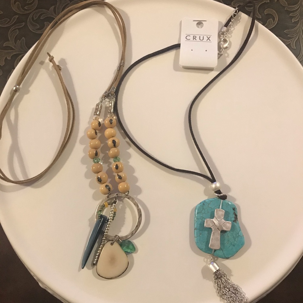 2 necklaces 1 new with tag, 1 is new without tag